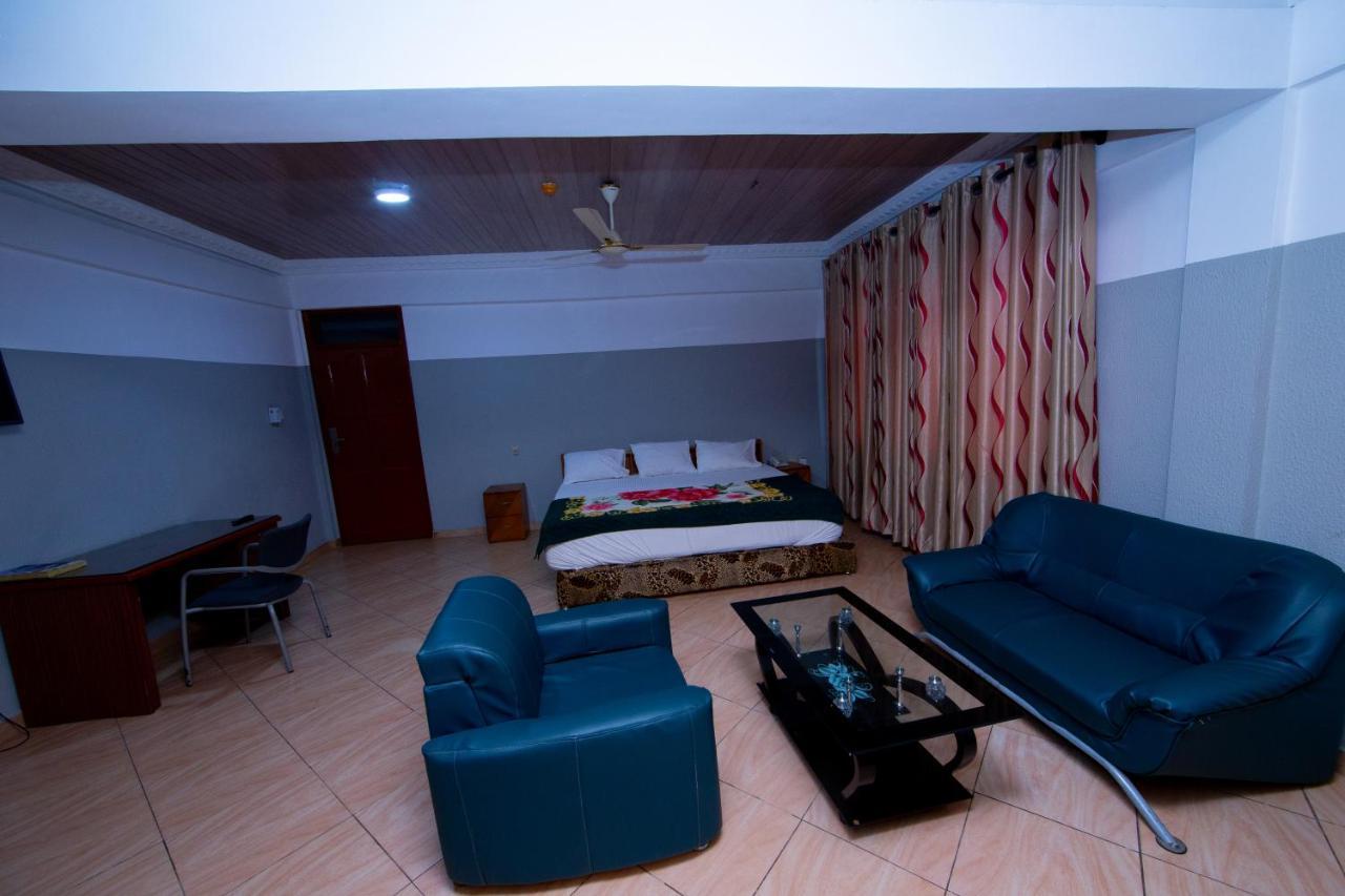 Pemicsa Hotel Accra Spintex Екстер'єр фото