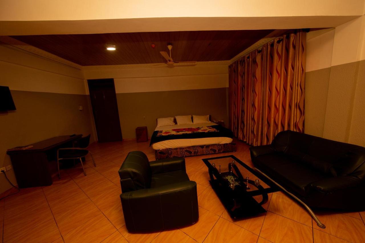 Pemicsa Hotel Accra Spintex Екстер'єр фото