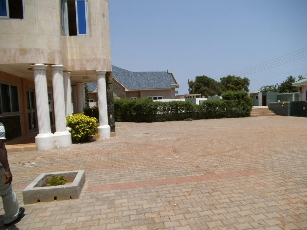 Pemicsa Hotel Accra Spintex Екстер'єр фото